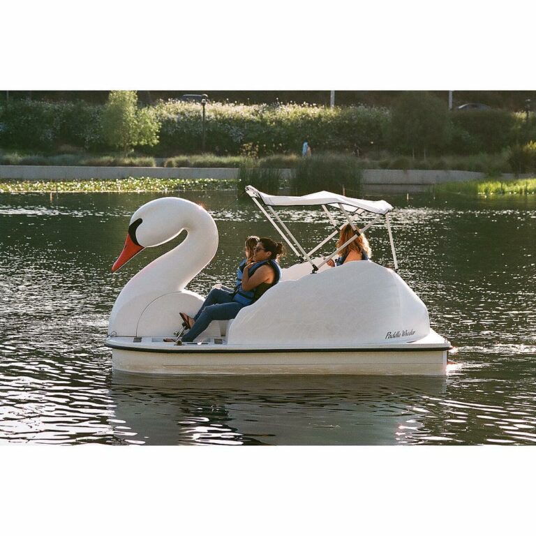 Intrepid adventurers can rent a range of vehicles, including surreys or cruiser bikes. Boat Rentals & Bike Rentals in Minneapolis, Minnesota Wheel Fun Rentals